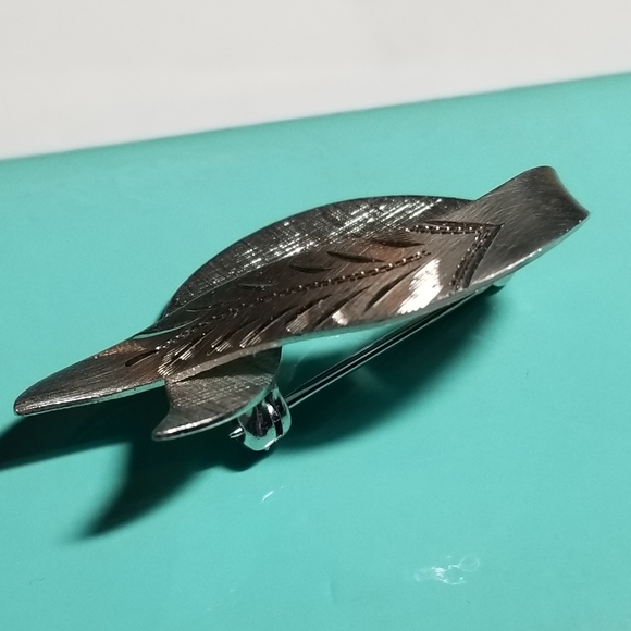 Vintage Theda Sterling Silver brooch loop 925 ribbon engraved textured pin - Picture 8 of 12